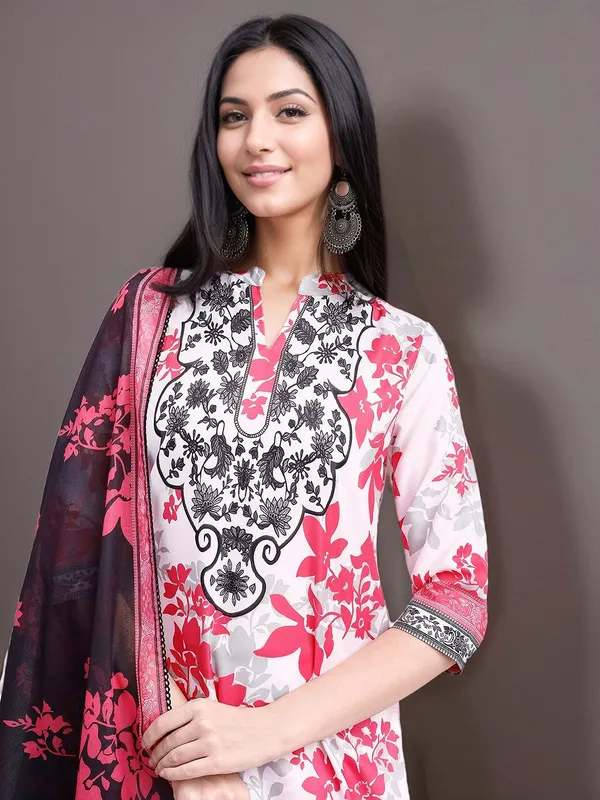Women_White_&_Pink_Floral_Printed_Pure_Cotton_Straight_Kurta_Set_with_Dupatta