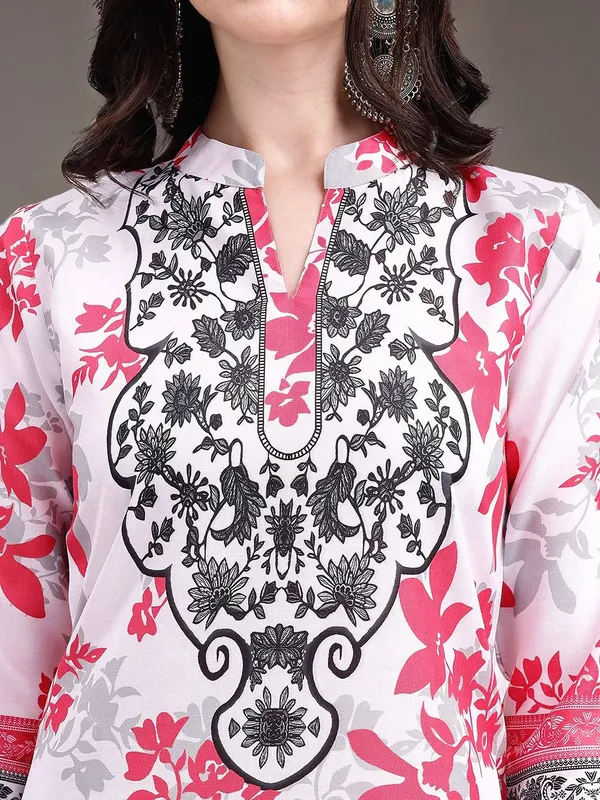 Women_White_&_Pink_Floral_Printed_Pure_Cotton_Straight_Kurta_Set_with_Dupatta