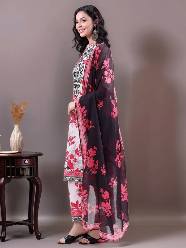 Women_White_&_Pink_Floral_Printed_Pure_Cotton_Straight_Kurta_Set_with_Dupatta
