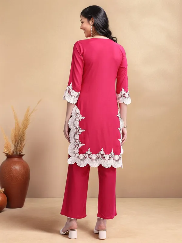 Magenta_Solid_Solid_Viscose_Rayon_Lace_Detailing_Straight_Kurta_With_Solid_Viscose_Rayon_Trouser_For_Women