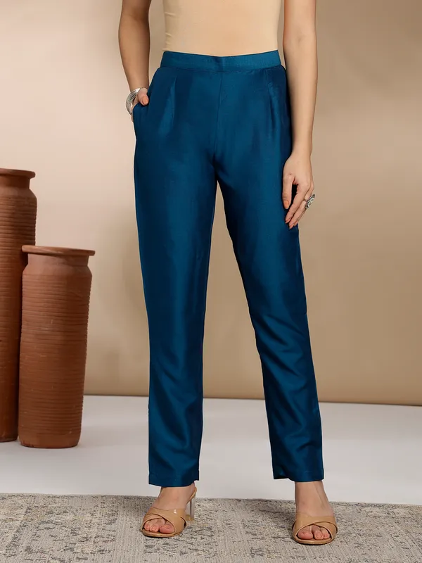Women_Blue_Viscose_Rayon_Floral_Printed_Shirt_&_Solid_Trousers