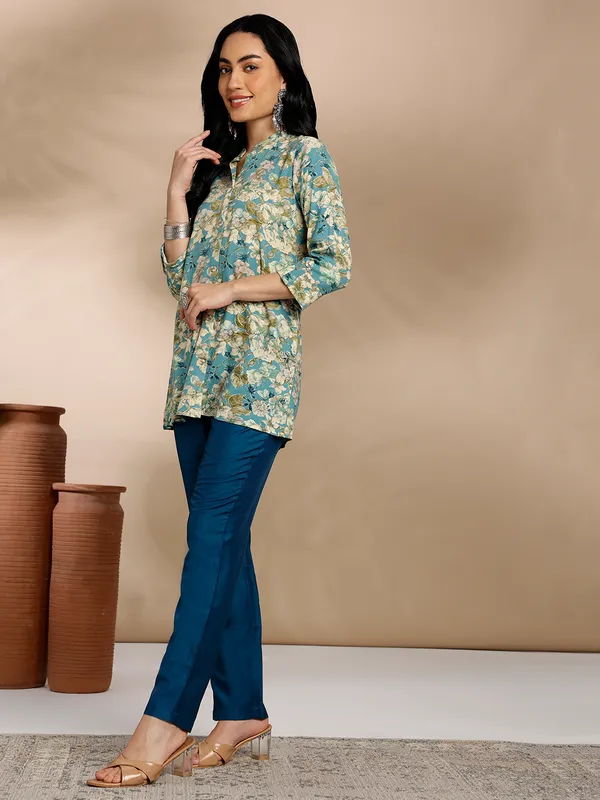 Women_Blue_Viscose_Rayon_Floral_Printed_Shirt_&_Solid_Trousers