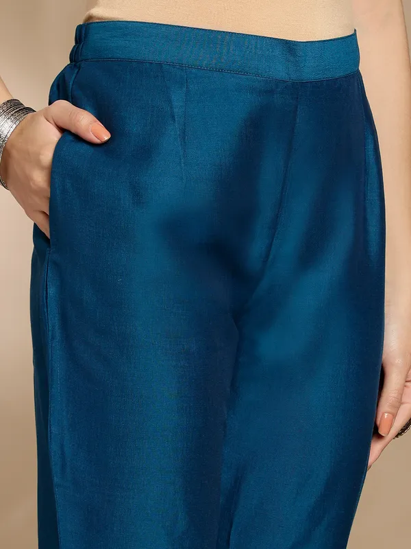 Women_Blue_Viscose_Rayon_Floral_Printed_Shirt_&_Solid_Trousers