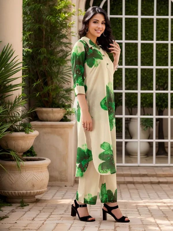 Women_Cream_Cotton_Blend_Floral_printed_Straight_kurta_&_printed_Trousers