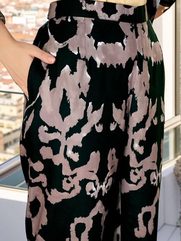 Women_Black_Cotton_Blend_Digital_Printed_Straight_kurta_&_Printed_Trousers