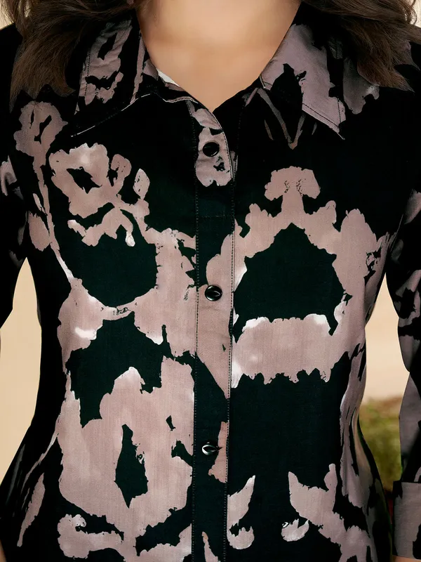 Women_Black_Cotton_Blend_Digital_Printed_Straight_kurta_&_Printed_Trousers