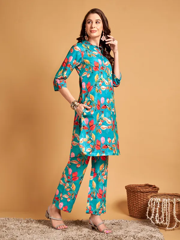 Women_Blue_Cotton_blend_Floral_Printed_straight_kurta_&_Printed_Trousers