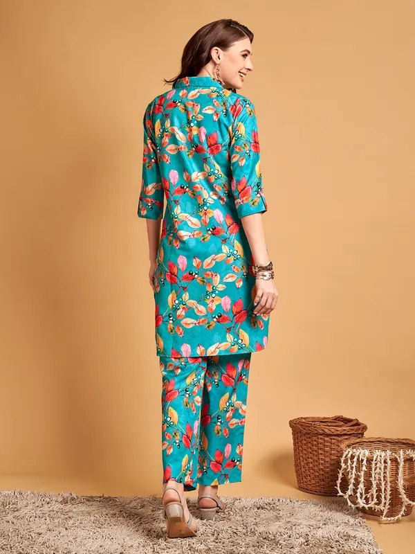 Women_Blue_Cotton_blend_Floral_Printed_straight_kurta_&_Printed_Trousers