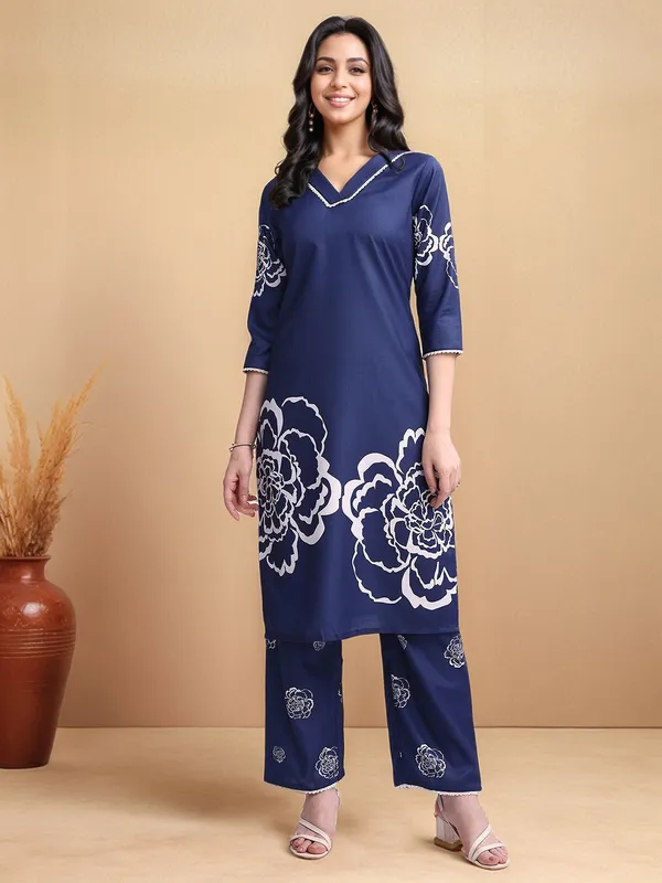 Blue_Floral_Printed_Cotton_Blend_Straight_Kurta_With_Printed_Cotton_Blend_Trouser_For_Women