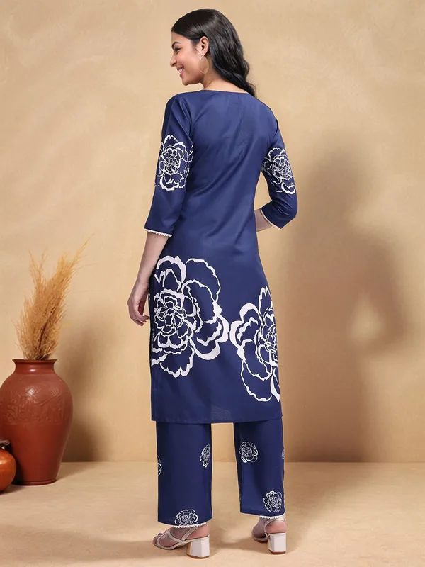 Blue_Floral_Printed_Cotton_Blend_Straight_Kurta_With_Printed_Cotton_Blend_Trouser_For_Women
