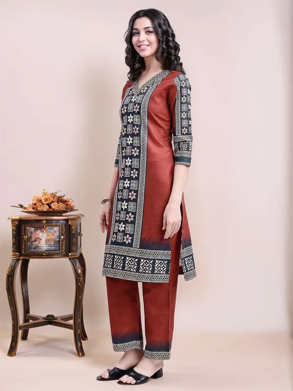 Women_Rust_&_Black_Digital_Printed_Cotton_Blend_Straight_Kurta_with_Trousers