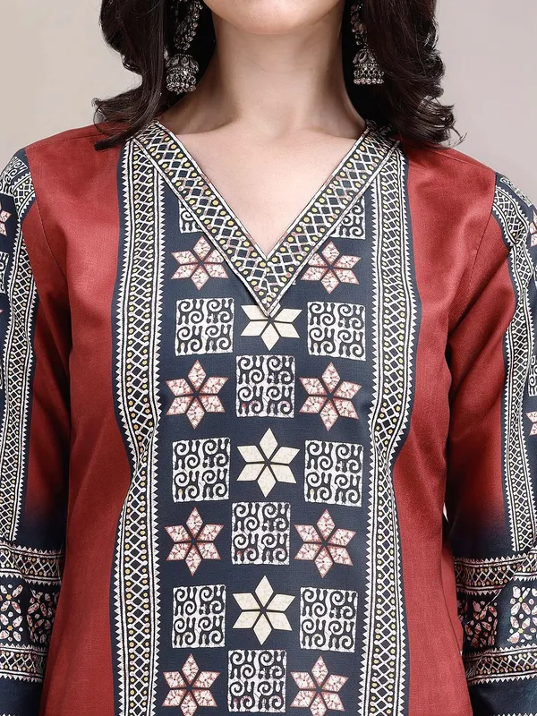 Women_Rust_&_Black_Digital_Printed_Cotton_Blend_Straight_Kurta_with_Trousers