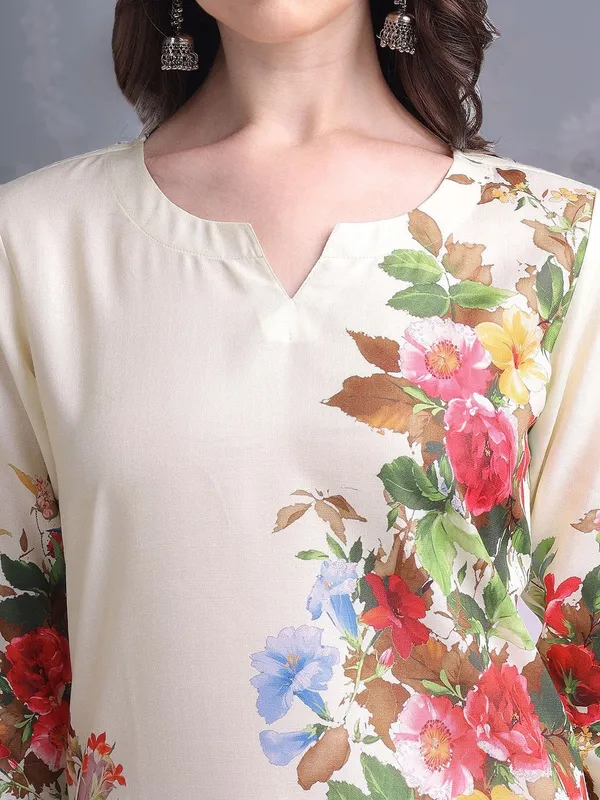 Cream_Floral_Printed_Cotton_Blend_Straight_Kurta_With_Printed_Cotton_Blend_Trouser_For_Women