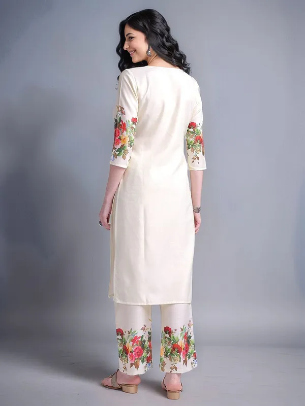 Cream_Floral_Printed_Cotton_Blend_Straight_Kurta_With_Printed_Cotton_Blend_Trouser_For_Women