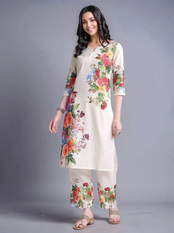 Cream_Floral_Printed_Cotton_Blend_Straight_Kurta_With_Printed_Cotton_Blend_Trouser_For_Women