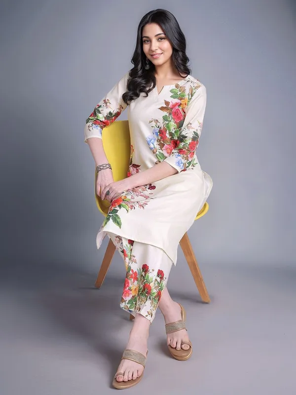 Cream_Floral_Printed_Cotton_Blend_Straight_Kurta_With_Printed_Cotton_Blend_Trouser_For_Women