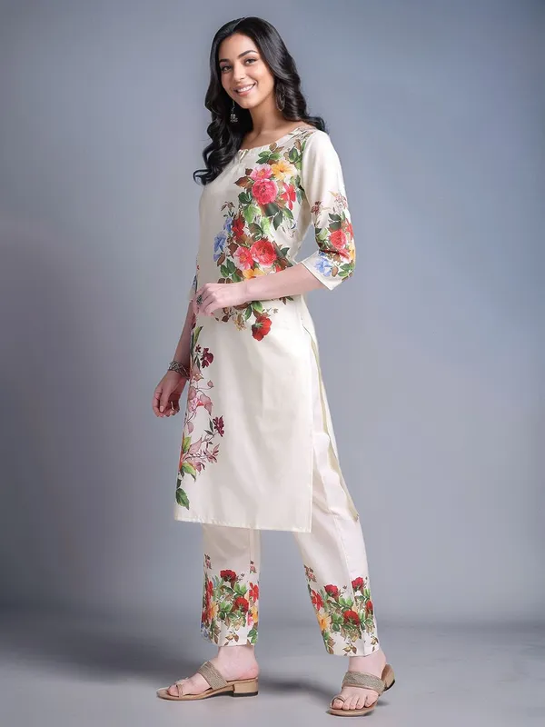 Cream_Floral_Printed_Cotton_Blend_Straight_Kurta_With_Printed_Cotton_Blend_Trouser_For_Women
