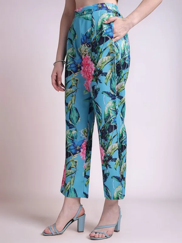 Turquoise_Blue_Floral_Printed_Cotton_Blend_Straight_Kurta_With_Printed_Cotton_Blend_Trouser_For_Women