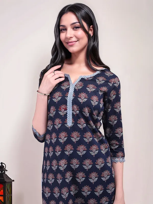 Blue_Ethnic_Motifs_Printed_Pure_Cotton_Straight_Kurta_With_Solid_Cotton_Blend_Trouser_For_Women