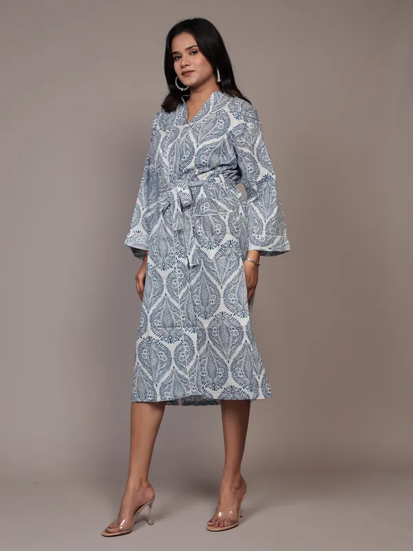 White_&_Blue_Printed_Cotton_Kimono/_Bathrobe_For_Women_&_Girls