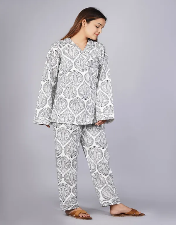Black_&_White_Soft_Cotton_Nightsuit_For_Women_&_Girls