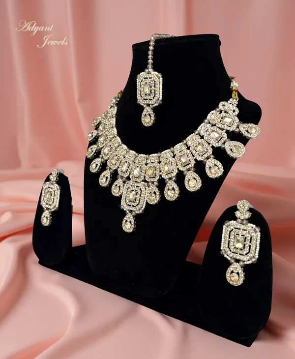 Silver_Premium_&_Elegant_Alloy_Jewellery_Set_For_Women_Adults
