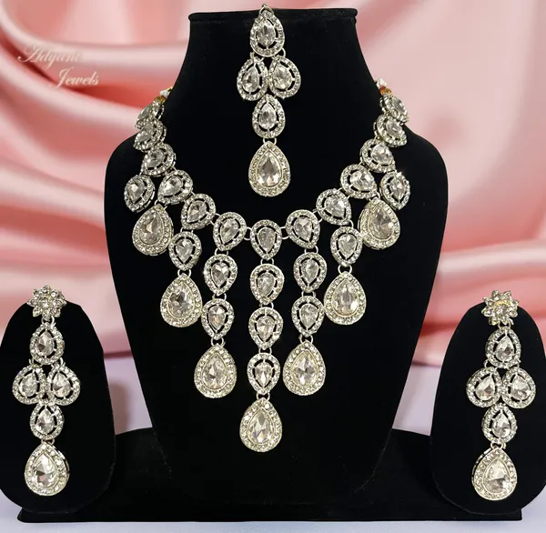 Silver_Premium_&_Elegant_Alloy_Jewellery_Set_For_Women_Adults