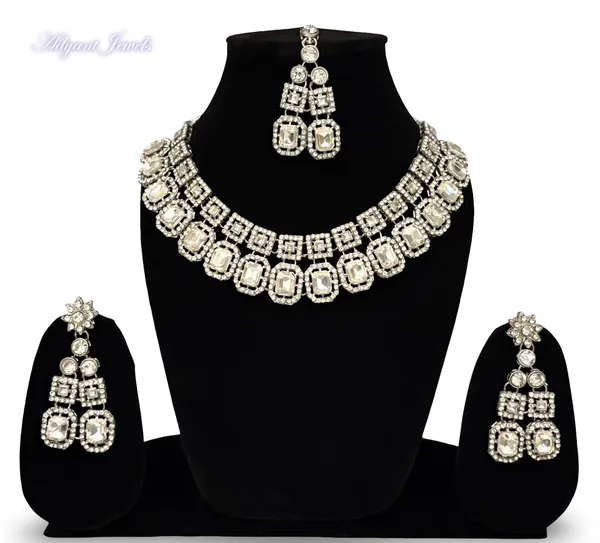 Silver_Premium_&_Elegant_Alloy_Jewellery_Set_For_Women_Adults