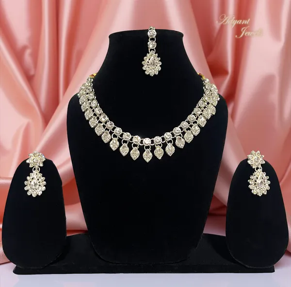 Silver_Premium_&_Elegant_Alloy_Jewellery_Set_For_Women_Adults