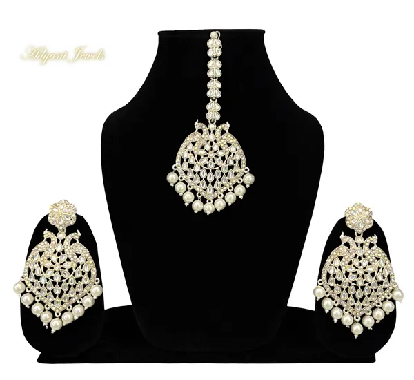 Adyant_Jewels_Kundan_Maang_Tikka_&_Pearl_Chandbali_Earring_Set