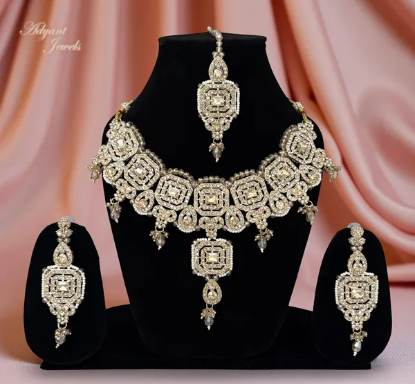 Silver_Premium_&_Elegant_Alloy_Jewellery_Set_For_Women_Adults