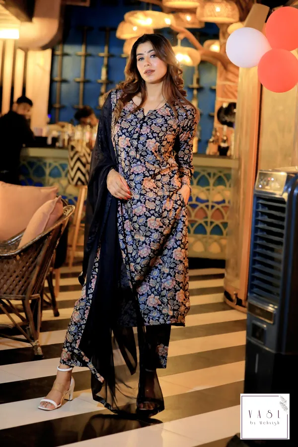 Black_Floral_Cotton_Lawn_Premium_Suit_Set_For_Women