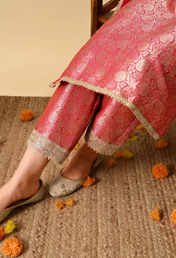 Pink_Brocade_Premium_Suit_Set_For_Women