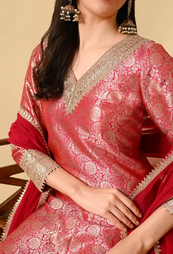 Pink_Brocade_Premium_Suit_Set_For_Women