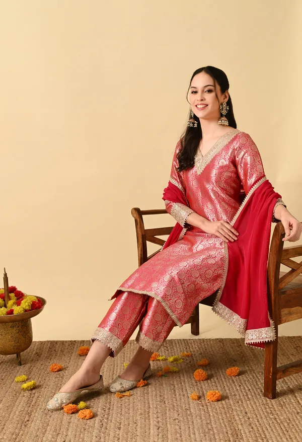 Pink_Brocade_Premium_Suit_Set_For_Women