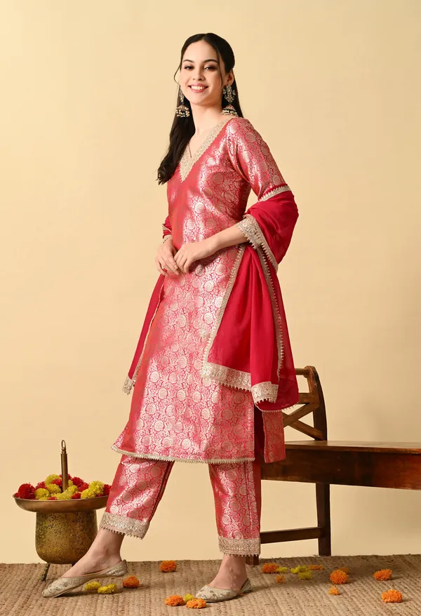 Pink_Brocade_Premium_Suit_Set_For_Women