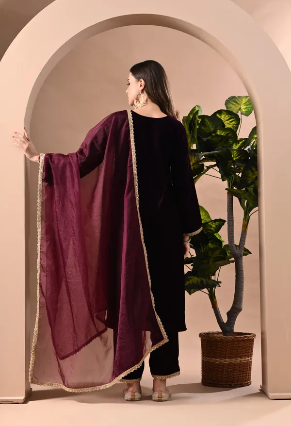 Velvet_Embroidered_Pashmina_Premium_Suit_For_Women