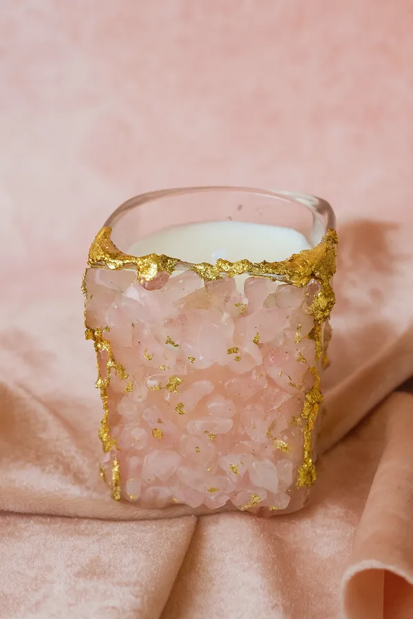 CUPID’S_WHISPER_Rose_Quartz_Small_Crystal_Candle_–_1_Wick_Luxury_Soy_Wax_Candle_for_Love,_Positivity_&_Romance_|_Hand-Decorated_with_Natural_Rose_Quartz_Crystals