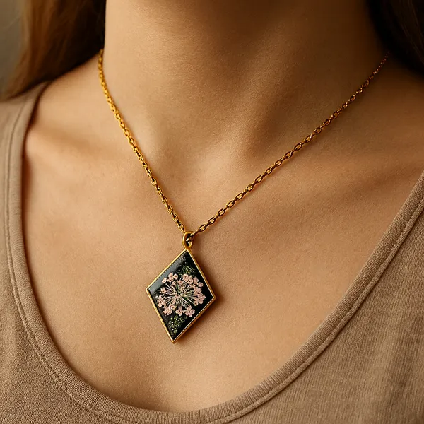 Green_Emerald_Bloom_Pendant_For_Women