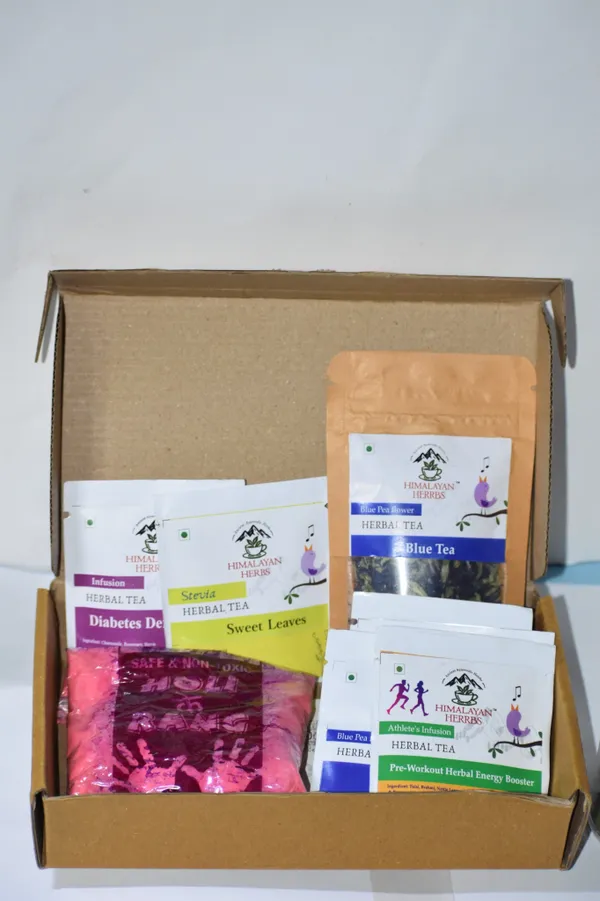 Signature_Holi_Gift_Hamper_With_Herbal_Gulal