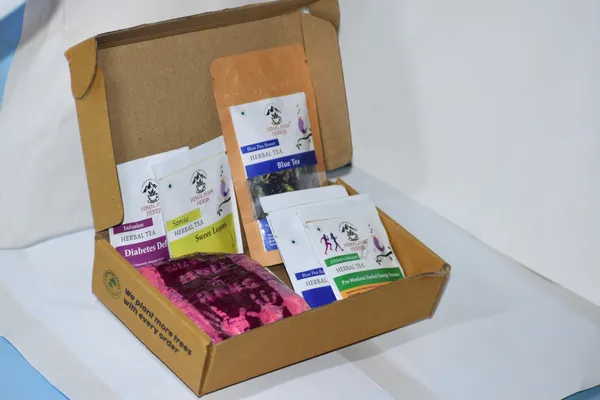 Signature_Holi_Gift_Hamper_With_Herbal_Gulal
