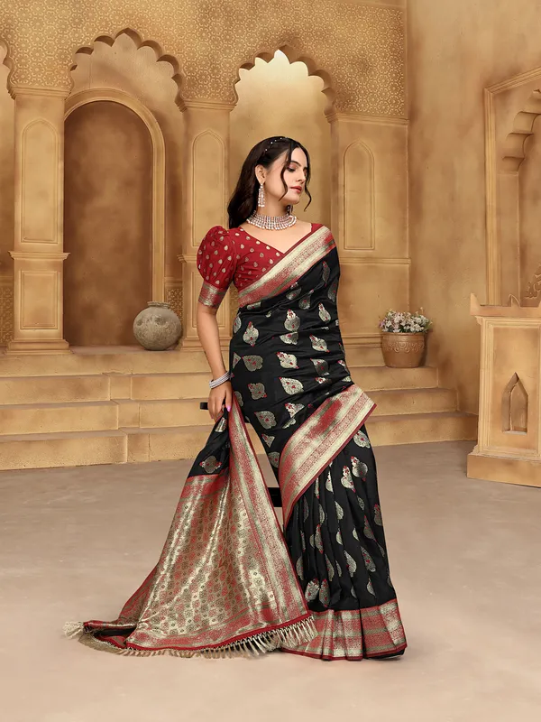 Black_Banarsi_Silk_Saree_For_Women