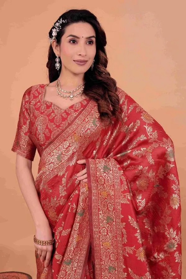 Pure_Dola_Silk_Banarasi_Saree_with_Rose_Motifs,_Zari_Weaving,_and_Piping_Lace_Borders_with_unstitched_Brocade_design_blouse_piece