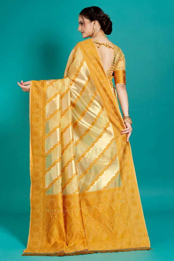 Organza_Saree_with_Blouse_Piece_|_Stylish_Saree_for_Women_Functions
