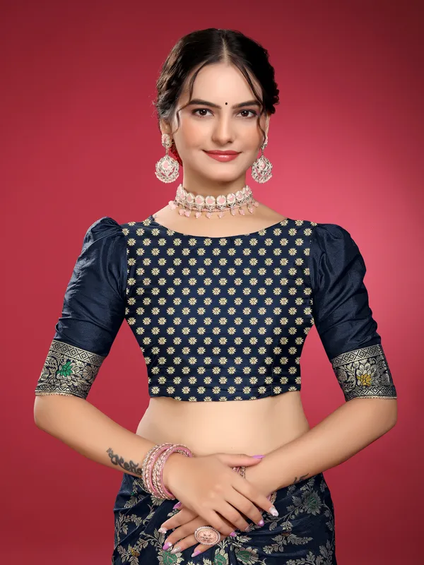 Pure_Dola_Silk_Banarasi_Saree_with_Rose_Motifs,_Zari_Weaving,_and_Piping_Lace_Borders_with_unstitched_Brocade_design_blouse_piece