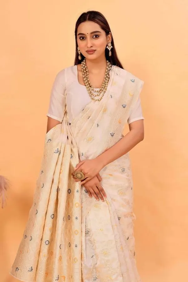 Pure_Dola_Silk_Banarasi_Saree_with_Rose_Motifs,_Zari_Weaving,_and_Piping_Lace_Borders_with_unstitched_Brocade_design_blouse_piece