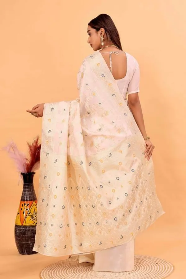 Pure_Dola_Silk_Banarasi_Saree_with_Rose_Motifs,_Zari_Weaving,_and_Piping_Lace_Borders_with_unstitched_Brocade_design_blouse_piece