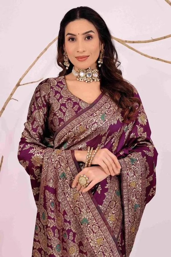 Pure_Dola_Silk_Banarasi_Saree_with_Rose_Motifs,_Zari_Weaving,_and_Piping_Lace_Borders_with_unstitched_Brocade_design_blouse_piece