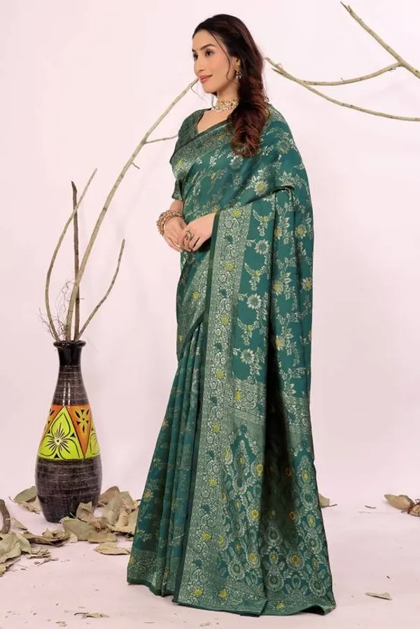 Pure_Dola_Silk_Banarasi_Saree_with_Rose_Motifs,_Zari_Weaving,_and_Piping_Lace_Borders_with_unstitched_Brocade_design_blouse_piece