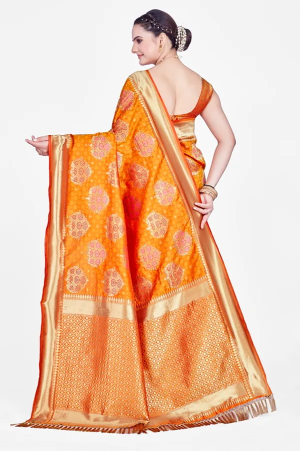 Gold_-Toned_Ethnic_Motifs_Woven_Design_Zari_Kia_Silk_Cotton_Saree